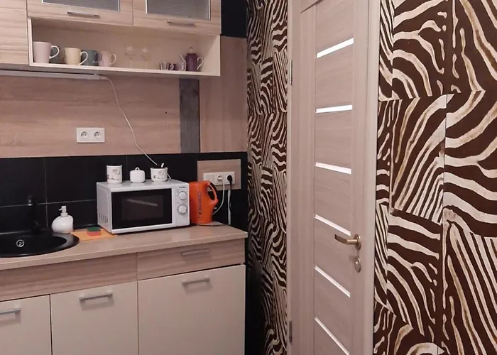 Aviatrix Night Airport Haven Apartment