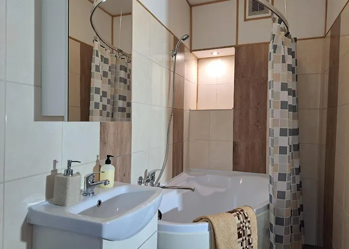 Aviatrix Night Airport Haven Apartment *