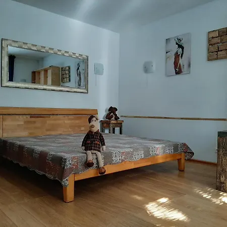 Aviatrix Night Airport Haven Ρίγα