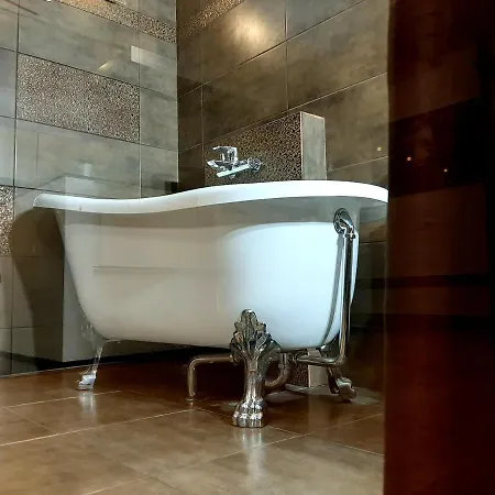 Aviatrix Night Airport Haven Appartamento Riga