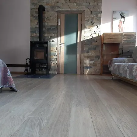 Aviatrix Night Airport Haven 리가