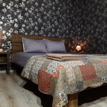 Aviatrix Night Airport Haven *