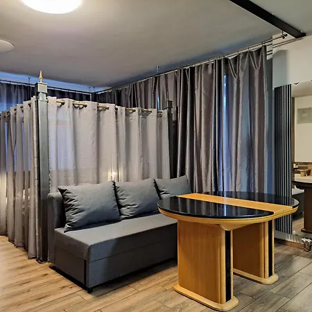 아파트 Aviatrix Night Airport Haven *