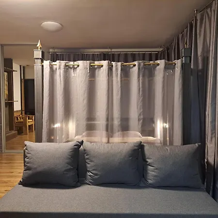 Aviatrix Night Airport Haven *