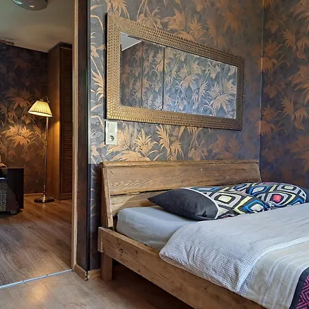 Aviatrix Night Airport Haven Ρίγα