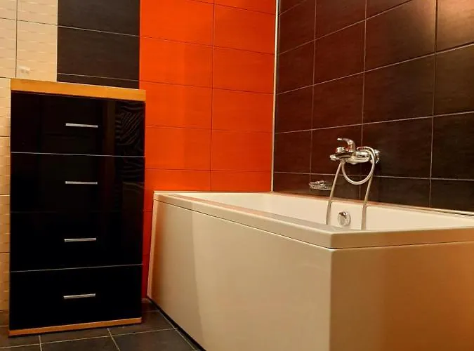 Aviatrix Night Airport Haven Apartament