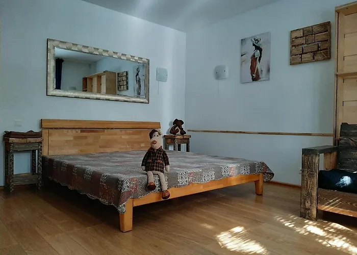 Aviatrix Night Airport Haven Ρίγα