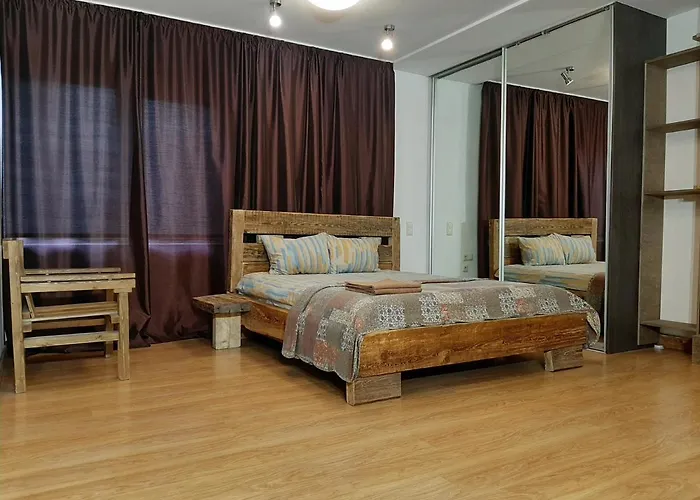 Aviatrix Night Airport Haven Ρίγα