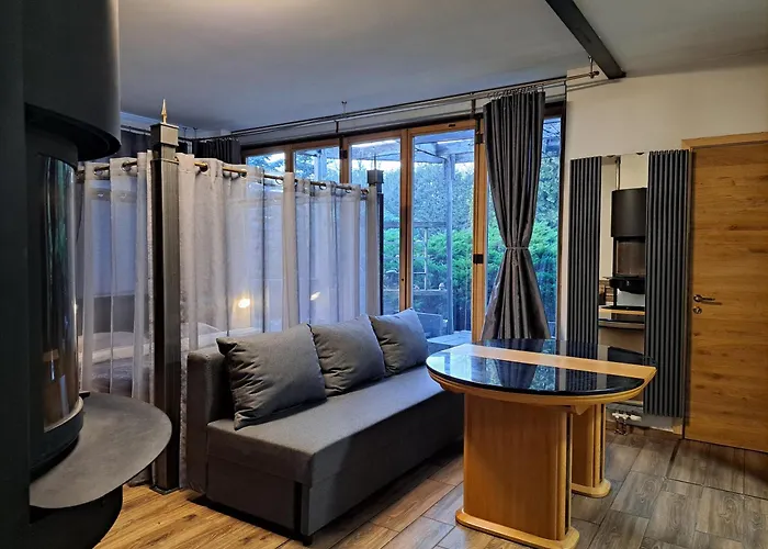 Aviatrix Night Airport Haven *