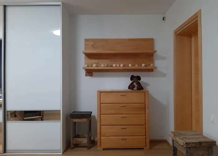 Aviatrix Night Airport Haven Ρίγα