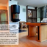 Апартаменты Aviatrix Night Airport Haven
