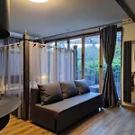 Апартаменты Aviatrix Night Airport Haven *